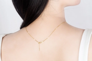 Detail showing the adjustable slide buckle and delicate golden clasp on S925 silver chain