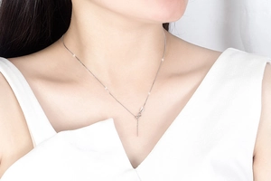 Close-up of minimalist S925 sterling silver slider chain necklace on model's neckline