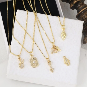 Collier Pendentif Mode Cuivre Plaqué Or Zircone Main De Fatima Cœur Étoile Fleur Bijoux Élégants Pour Femmes