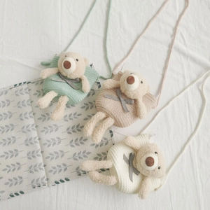Sac bandoulière en paille pour enfants avec ours en peluche en vert, beige et blanc
