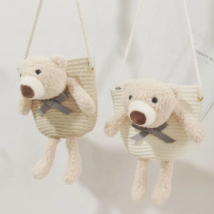Détails de sacs en paille avec décor d'ours en peluche et nœud pour enfants