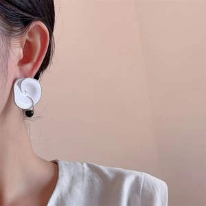 Flower Stud Earrings Alloy White Enamel Irregular Wavy Edge With Dangle Faux Artificial Pearl Sweet Floral Jewelry For Women