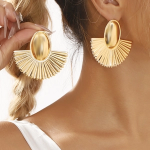 Vintage gold fan-shaped earrings with cat eye stone and retro textured stripes
