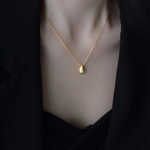 Minimalist 18K gold-plated stainless steel teardrop necklace worn by a female model