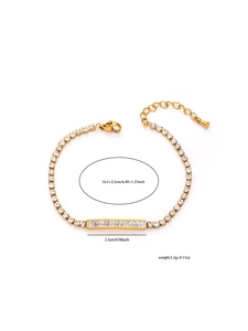 Vue détaillée du bracelet en acier titane doré montrant la longueur de 16,5 cm plus 3,5 cm
