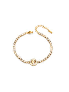 Détail macro du bracelet tennis doré avec pendentif Arbre de Vie et strass blancs brillants