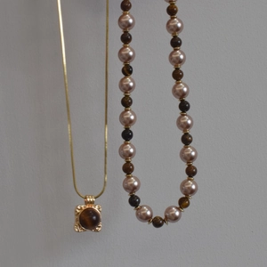 Ensemble collier en œil de tigre et perles avec pendentif en zircon style vintage