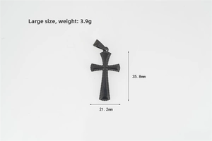 Grand pendentif croix noire dimensions 35,8mm x 21,2mm avec bords perlés détaillés