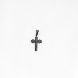 Collier pendentif croix noire avec texture d'étoile de style punk industriel