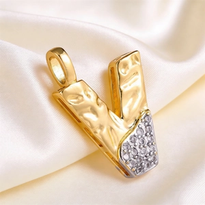 Two-tone alphabet V pendant with gold hammered texture and zircon micro-paving