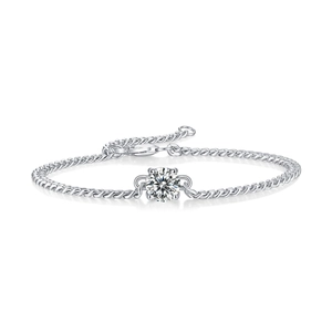 Bracciale a catena cubana in argento S925 con moissanite rotonda e incastonatura a quattro griffe