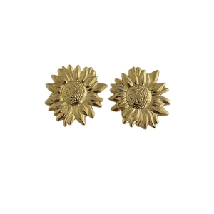 Vintage 18K gold-plated sunflower stud earrings with intricate petal details in bright gold
