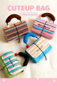 Detalle macro de la bolsa de maquillaje a rayas plegable con diseño 4 en 1 y velcro