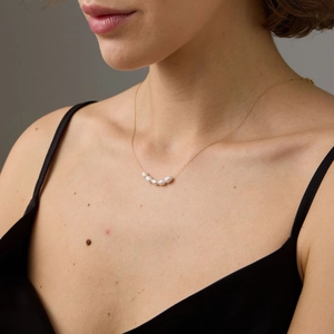 French style 18k gold plated stainless steel necklace with 5 freshwater pearls on collarbone
