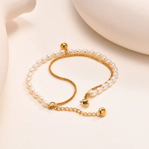 Double-layer gold stainless steel bracelet featuring faux pearls and round beads