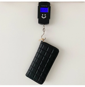 Functional display showing the long PU leather quilted wallet weighing 0.155kg on a scale