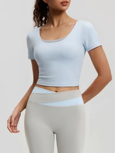 Haut de yoga à manches courtes avec dos papillon et legging de sport à taille haute