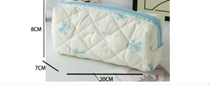 Dimensions de la trousse matelassée aux motifs nœuds bleus 20x7x8cm