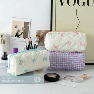 Trousses à maquillage matelassées à motifs nœuds avec fermeture éclair en trois designs
