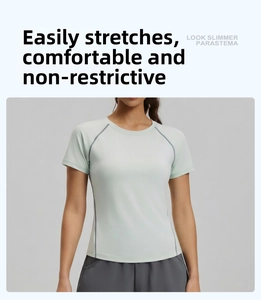 Vue détaillée du t-shirt de sport vert menthe avec tissu extensible et coutures contrastées
