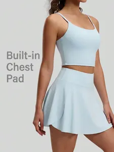 Mujeres Deportivo Minimalista Poliéster Spandex Workout Top Y Bottom Con Almohadillas Para El Pecho Falda De Tenis Plisada Yoga Conjunto Deportivo