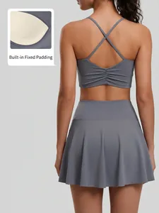 Conjunto de yoga de 2 piezas para mujer con sujetador cruzado y falda plisada