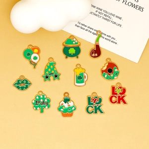 Assortiment de breloques émaillées vert Saint-Patrick avec trèfle et bière pour bijoux DIY