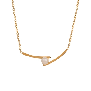 Élégant collier pendentif perle dorée avec design minimaliste en métal sur fond blanc