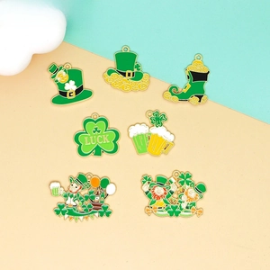 Beloques de Bijoux DIY Trèfle Porte Bonheur Saint Patrick Alliage de Zinc Émail Chapeau Vert Lutin Pendentifs pour Collier Clés