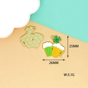 Pendentif émaillé trèfle et chope de bière, 25x26mm, pour la création de bijoux DIY.
