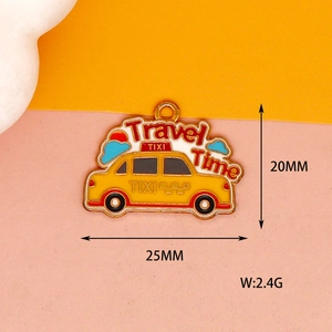 Ciondolo taxi giallo smaltato, 25x20mm, peso 2.4g, perfetto per creazione gioielli fai da te