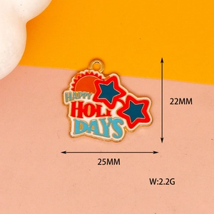 Dettaglio del ciondolo a stella smaltato Happy Holidays con dimensioni 25x22mm e peso 2.2g