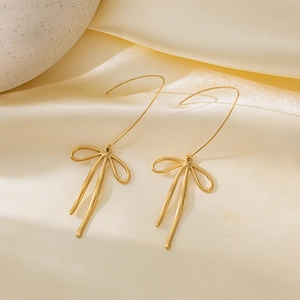 Élégantes boucles d'oreilles nœud en acier inoxydable plaqué or 18 carats sur soie