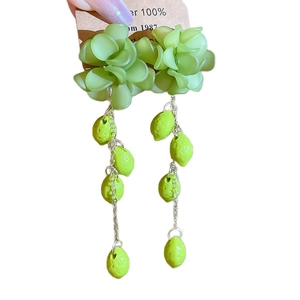 Elegante grüne Blumenohrringe mit Blatt- und Zitronenquasten für den Sommer