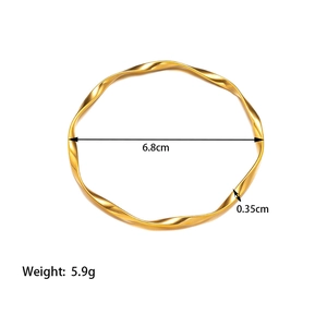 Bracelet jonc Mobius doré en acier titane, 6,8 cm de diamètre avec design ondulé poli