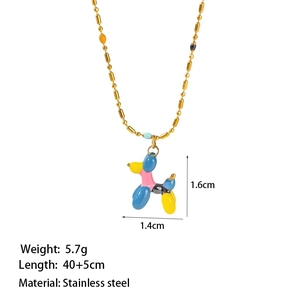 Collier avec pendentif chien ballon coloré en émail poli et acier inoxydable doré