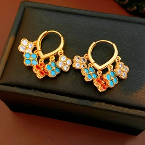 Orecchini a nappa con fiori placcati in oro 18 carati con pendenti blu e arancio su scatola