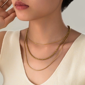 Collier Triple Rang En Acier Inoxydable Plaqué Or 18K Chaîne Serpent Et Torsadée Mode Minimaliste Pour Femmes