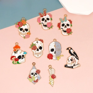 Dijes Góticos de Halloween Aleación de Zinc Esmalte Calavera Rosa Cuervo Mariposa Hongo Colgantes Para DIY Collar Joyería