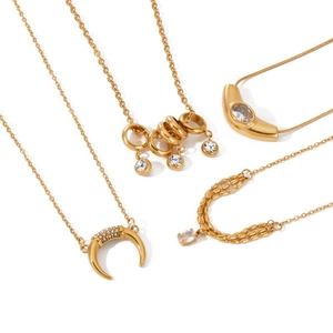 Elegante 18K vergoldete Edelstahlhalsketten mit funkelnden Zirkonia-Anhängern.