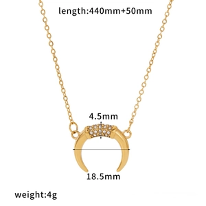 Elegante 18K vergoldete Edelstahl Halskette mit Sichelanhänger und Zirkonia Steinen