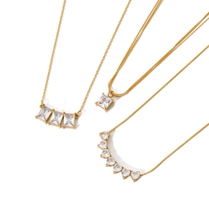 Luxuriöses 18 Karat vergoldetes Edelstahl-Halsketten-Set mit Herz- und quadratischen Zirkonia