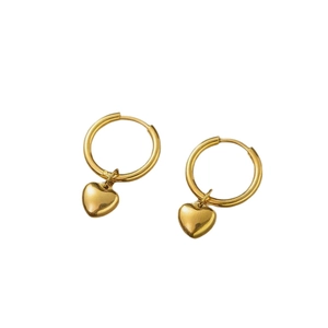 Boucles d'oreilles créoles cœur dorées en acier inoxydable poli pour femmes élégantes