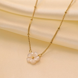 White Mother Of Artificial Pearl Flower Pendant Necklace 18K Gold Plated Titanium Steel Bead Chain Elegant Jewelry For Women