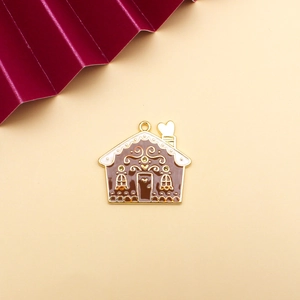 Λεπτομέρεια ενός vintage χριστουγεννιάτικου σμάλτου σπιτιού με χρυσές λεπτομέρειες.