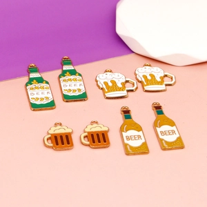 Collection of enamel beer mugs and bottle charms for DIY jewelry accessories and keychains.