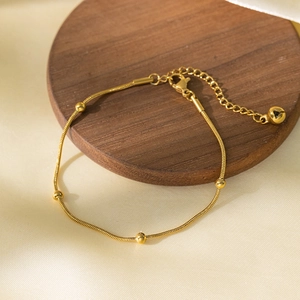 Bracelet chaîne serpent dorée avec perles et fermoir réglable avec petite clochette