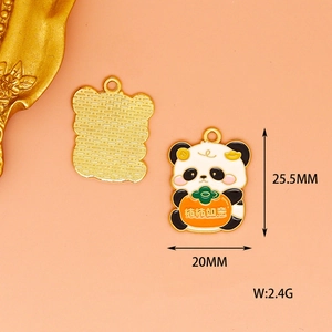 Gedetailleerde weergave van panda bedeltje met afmetingen 25,5x20mm en gewicht van 2,4g