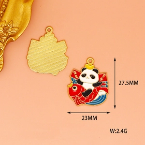 Detailweergave van een Chinese panda emaille bedel met afmetingen 27,5x23mm voor DIY