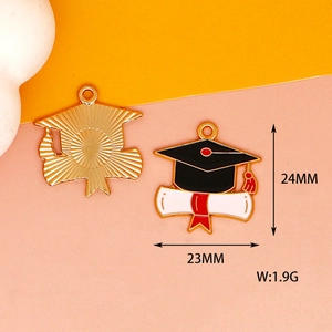 Emaille-Abschlusshut- und Schriftrollenanhänger für DIY-Schmuck, 23x24 mm, Gewicht 1,9 g